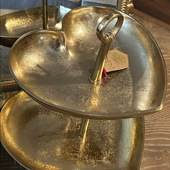 NEW! Vintage Inspired zHold Metal Heart Shaped Two-Tiered Serving Tray - Picture 2 of 6